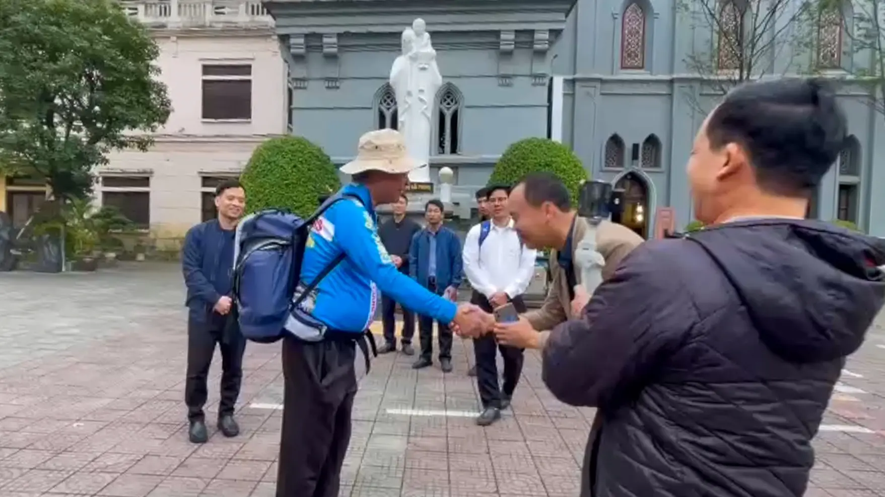 ĐỨC CHA VINH SƠN NGUYỄN VĂN BẢN VÀ HÀNH TRÌNH ‘ĐI BỘ VỀ NGUỒN’ – MỘT CHỨNG TỪ ĐỨC TIN SỐNG ĐỘNG